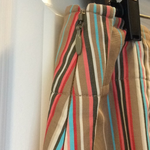 Ladies mid length skirt - Picture 4 of 6